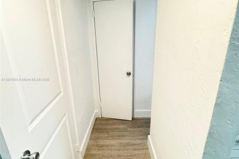 Villa ou maison à louer à Miami Beach, Floride: 2 chambres, 69.68 m2 № 1981807 - photo 15