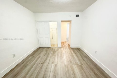 Villa ou maison à louer à Miami Beach, Floride: 2 chambres, 69.68 m2 № 1981807 - photo 18