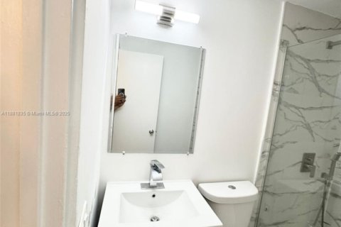 Villa ou maison à louer à Miami Beach, Floride: 2 chambres, 69.68 m2 № 1981807 - photo 22