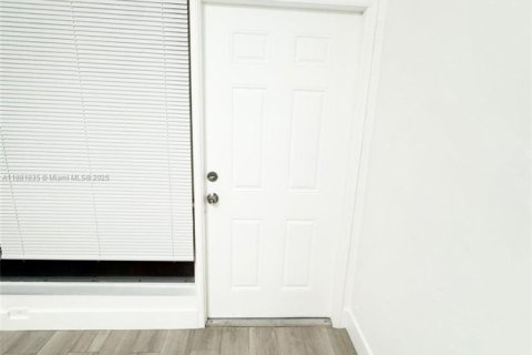 Villa ou maison à louer à Miami Beach, Floride: 2 chambres, 69.68 m2 № 1981807 - photo 20