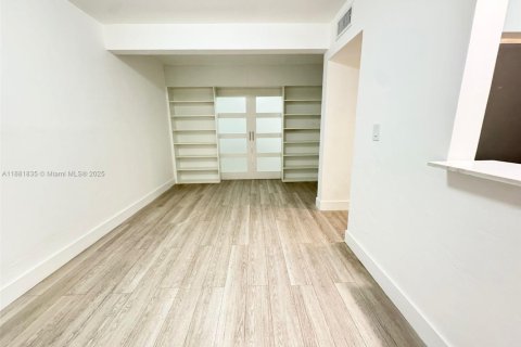 Villa ou maison à louer à Miami Beach, Floride: 2 chambres, 69.68 m2 № 1981807 - photo 8