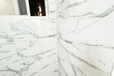 Villa ou maison à louer à Miami Beach, Floride: 2 chambres, 69.68 m2 № 1981807 - photo 24