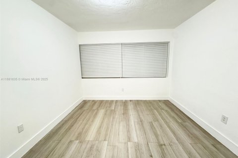 Villa ou maison à louer à Miami Beach, Floride: 2 chambres, 69.68 m2 № 1981807 - photo 19