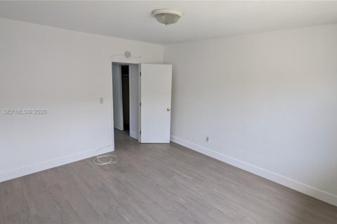 Villa ou maison à louer à Miami Beach, Floride: 1 chambre, 292.64 m2 № 2056729 - photo 3