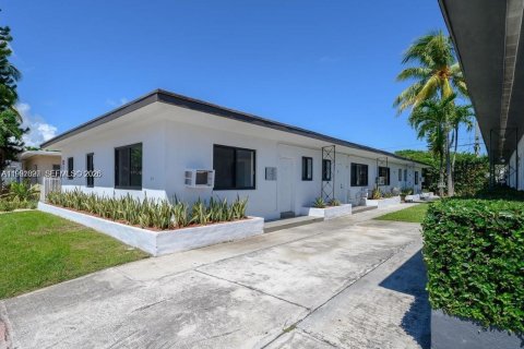 Villa ou maison à louer à Miami Beach, Floride: 1 chambre, 292.64 m2 № 2056729 - photo 1