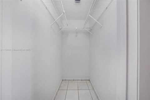 Casa en venta en Miami, Florida, 3 dormitorios, 115.66 m2 № 1665333 - foto 19