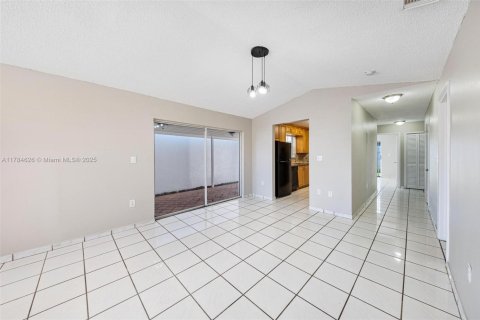 Casa en venta en Miami, Florida, 3 dormitorios, 115.66 m2 № 1665333 - foto 14