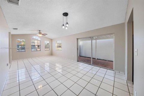 Casa en venta en Miami, Florida, 3 dormitorios, 115.66 m2 № 1665333 - foto 27