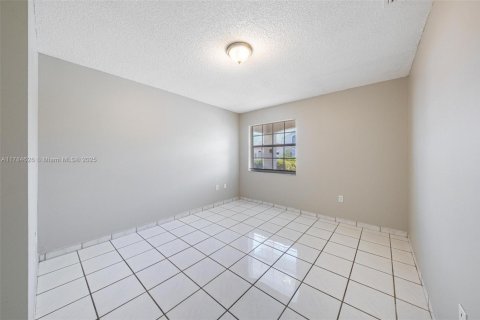 Casa en venta en Miami, Florida, 3 dormitorios, 115.66 m2 № 1665333 - foto 18