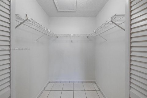 Casa en venta en Miami, Florida, 3 dormitorios, 115.66 m2 № 1665333 - foto 16