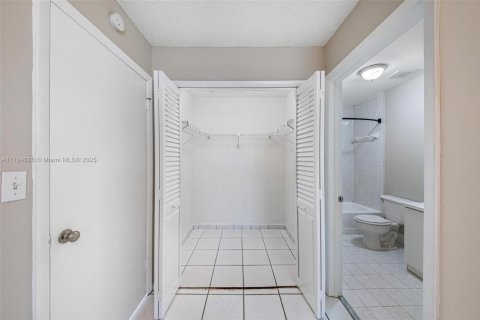 Casa en venta en Miami, Florida, 3 dormitorios, 115.66 m2 № 1665333 - foto 15