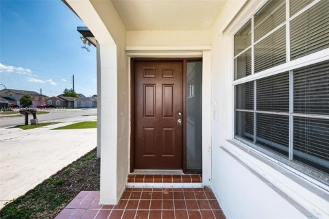 Casa en venta en Miami, Florida, 3 dormitorios, 115.66 m2 № 1665333 - foto 3