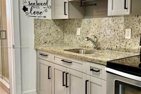 Apartamento en alquiler en Miami, Florida, 2 dormitorios, 92.9 m2 № 2027083 - foto 2