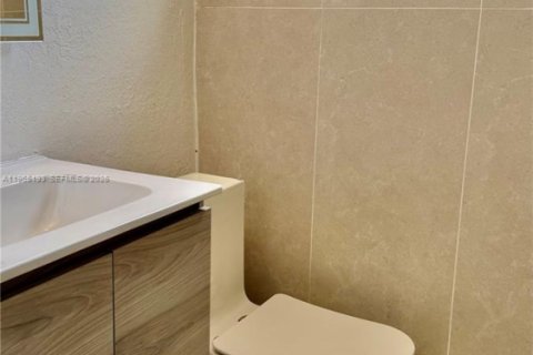 Apartamento en alquiler en Miami, Florida, 2 dormitorios, 92.9 m2 № 2027083 - foto 10