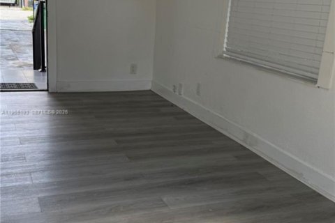 Apartamento en alquiler en Miami, Florida, 2 dormitorios, 92.9 m2 № 2027083 - foto 5