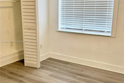 Apartamento en alquiler en Miami, Florida, 2 dormitorios, 92.9 m2 № 2027083 - foto 7