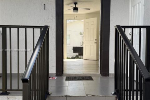 Apartamento en alquiler en Miami, Florida, 2 dormitorios, 92.9 m2 № 2027083 - foto 16