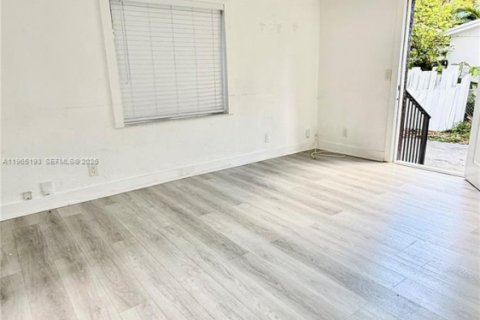 Apartamento en alquiler en Miami, Florida, 2 dormitorios, 92.9 m2 № 2027083 - foto 13