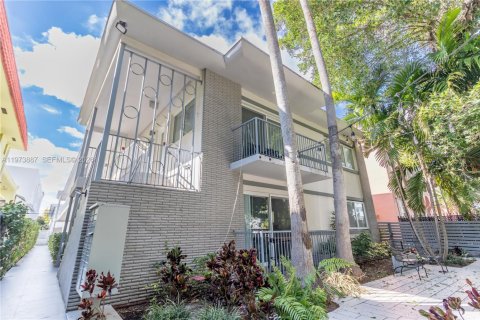 Condo in Miami Beach, Florida, 2 bedrooms  № 2033520 - photo 16