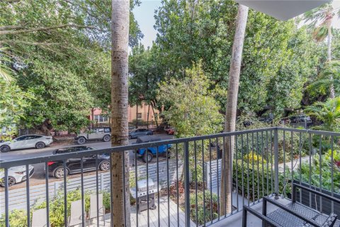 Condo in Miami Beach, Florida, 2 bedrooms  № 2033520 - photo 10