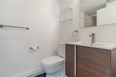 Condo in Miami Beach, Florida, 2 bedrooms  № 2033520 - photo 7