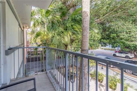 Condo in Miami Beach, Florida, 2 bedrooms  № 2033520 - photo 14