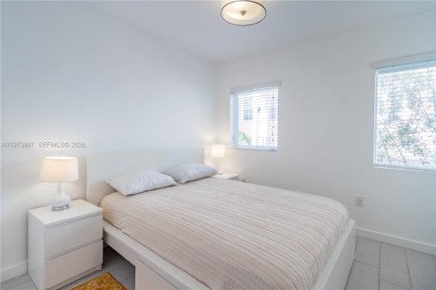 Condo in Miami Beach, Florida, 2 bedrooms  № 2033520 - photo 19