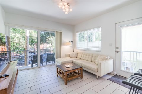 Condo in Miami Beach, Florida, 2 bedrooms  № 2033520