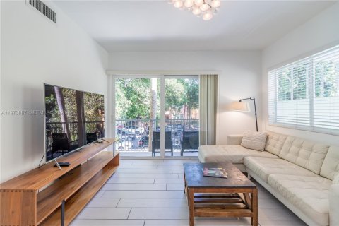 Condo in Miami Beach, Florida, 2 bedrooms  № 2033520 - photo 4