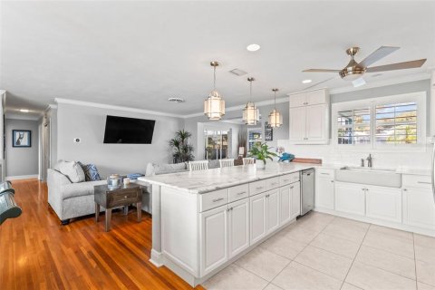House in Ormond Beach, Florida 3 bedrooms, 183.2 sq.m. № 1919039 - photo 6