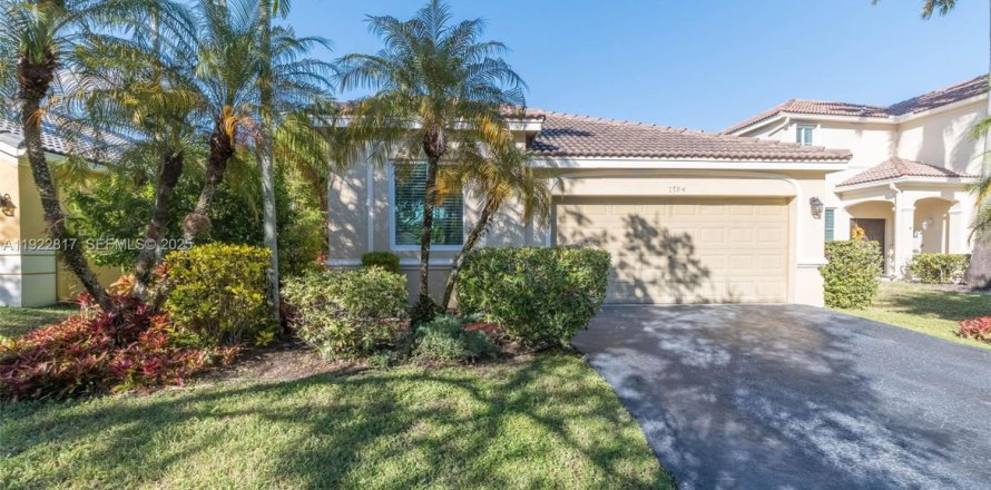 Casa en Weston, Florida 4 dormitorios, 172.71 m2 № 1983130