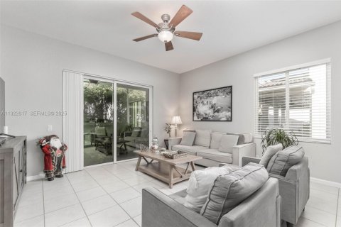 Casa en venta en Weston, Florida, 4 dormitorios, 172.71 m2 № 1983130 - foto 11