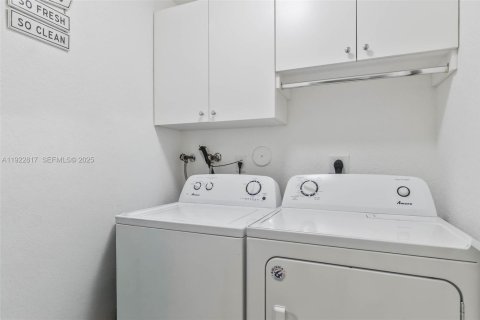 Casa en venta en Weston, Florida, 4 dormitorios, 172.71 m2 № 1983130 - foto 23