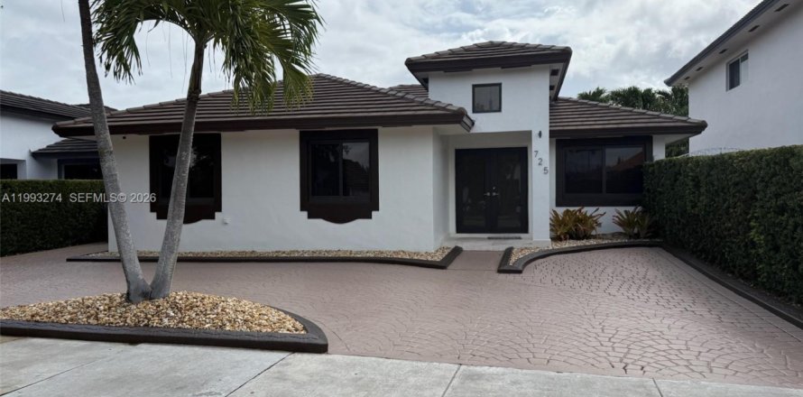 Дом в Майами, Флорида 3 спальни, 145.02м2 № 2056050