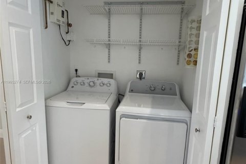 Купить виллу или дом в Майами, Флорида 3 спальни, 145.02м2, № 2056050 - фото 21