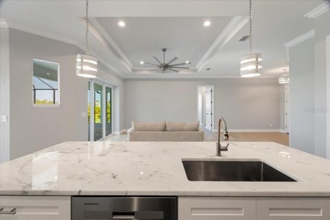 House in Port Charlotte, Florida 4 bedrooms, 193.7 sq.m. № 1724062 - photo 9
