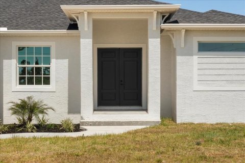 House in Port Charlotte, Florida 4 bedrooms, 193.7 sq.m. № 1724062 - photo 2