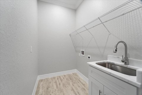 House in Port Charlotte, Florida 4 bedrooms, 193.7 sq.m. № 1724062 - photo 10