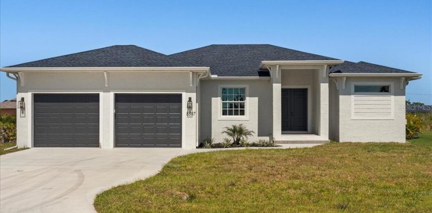 House in Port Charlotte, Florida 4 bedrooms, 193.7 sq.m. № 1724062