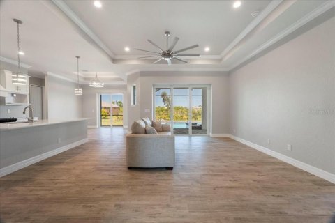 House in Port Charlotte, Florida 4 bedrooms, 193.7 sq.m. № 1724062 - photo 23