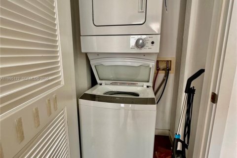 Снять в аренду виллу или дом в Майами, Флорида 2 спальни, 1007.15м2, № 2058486 - фото 15