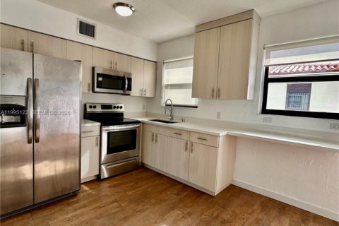 Снять в аренду виллу или дом в Майами, Флорида 2 спальни, 1007.15м2, № 2058486 - фото 8