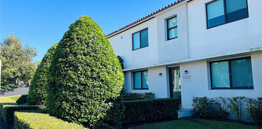 Дом в Майами, Флорида 2 спальни, 1007.15м2 № 2058486