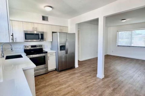 Снять в аренду виллу или дом в Майами, Флорида 2 спальни, 1007.15м2, № 2058486 - фото 11