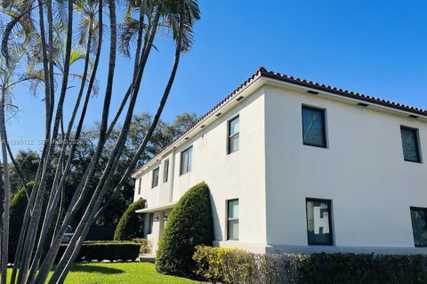 Снять в аренду виллу или дом в Майами, Флорида 2 спальни, 1007.15м2, № 2058486 - фото 17