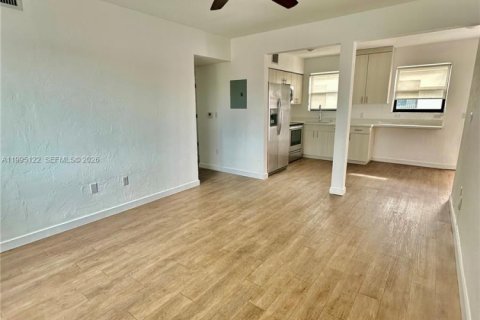 Снять в аренду виллу или дом в Майами, Флорида 2 спальни, 1007.15м2, № 2058486 - фото 7