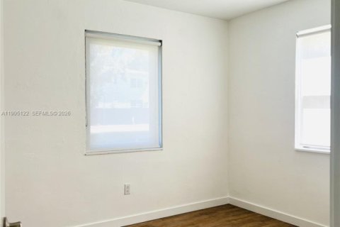 Снять в аренду виллу или дом в Майами, Флорида 2 спальни, 1007.15м2, № 2058486 - фото 13