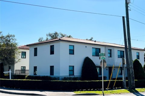 Снять в аренду виллу или дом в Майами, Флорида 2 спальни, 1007.15м2, № 2058486 - фото 6