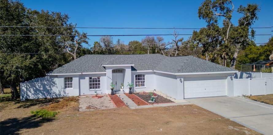 Villa ou maison à Spring Hill, Floride 3 chambres, 141.4 m2 № 2279942