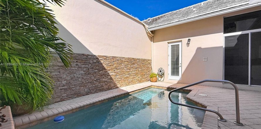 Townhouse in Boca Raton, Florida 4 bedrooms, 194.07 sq.m. № 1947288